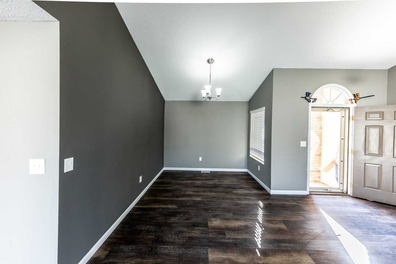 1113 S Walnut St - Photo 5 of 31