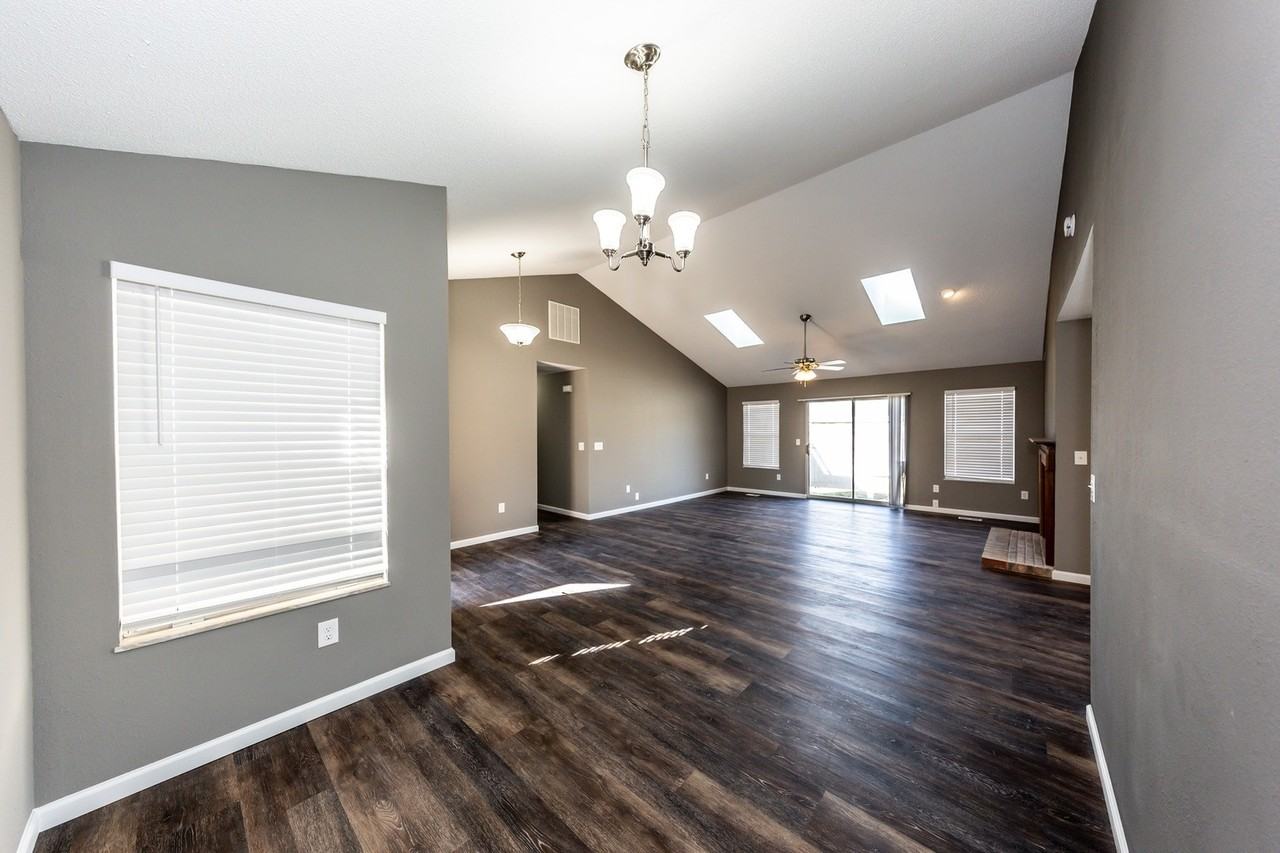 1113 S Walnut St - Photo 6 of 31