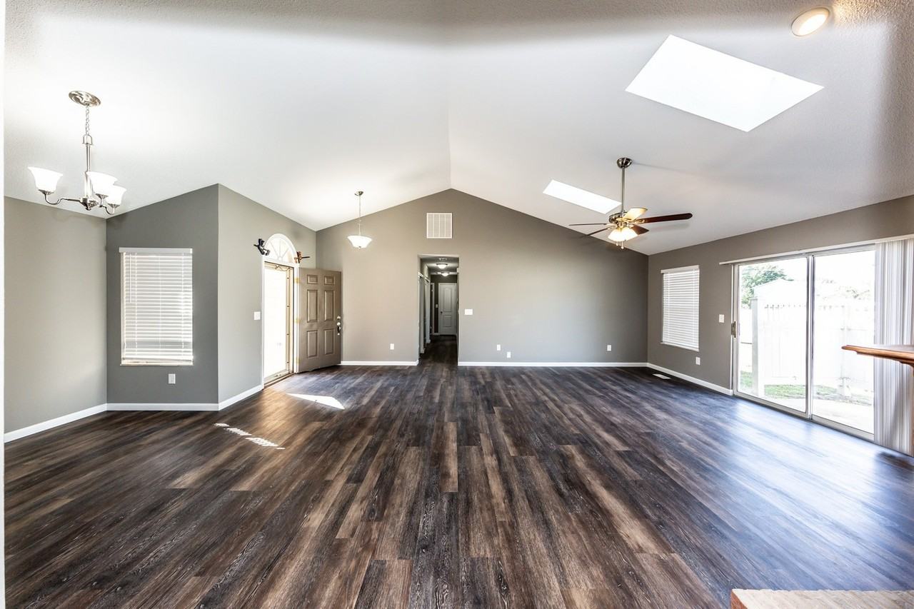 1113 S Walnut St - Photo 7 of 31