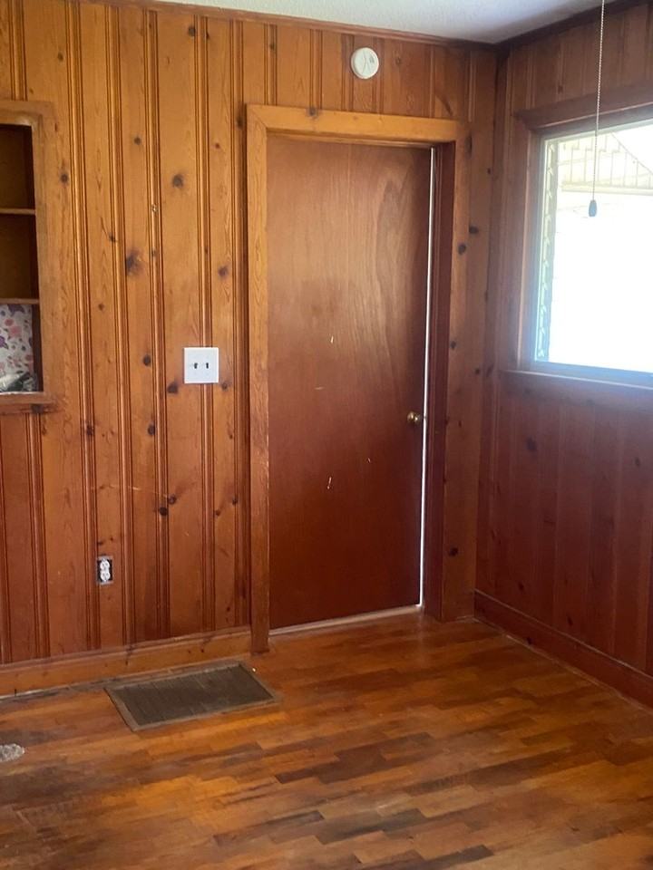 206 Chester Ave - Photo 2 of 13