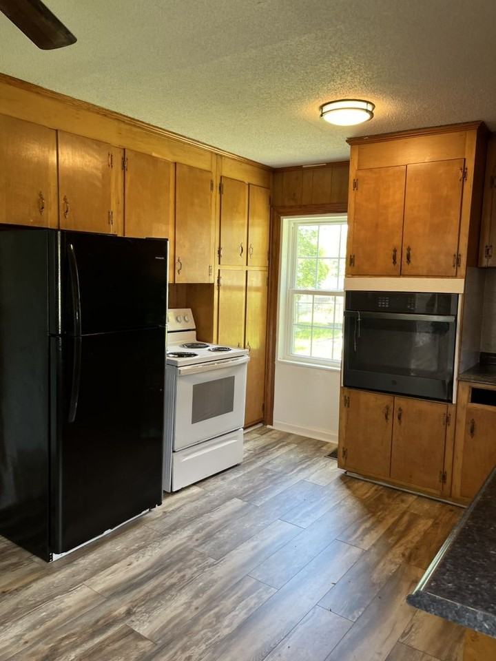 206 Chester Ave - Photo 3 of 13