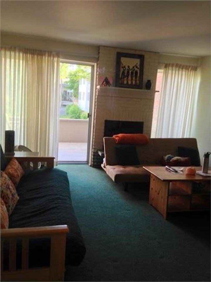 388 College St #1 - Photo 3 of 10