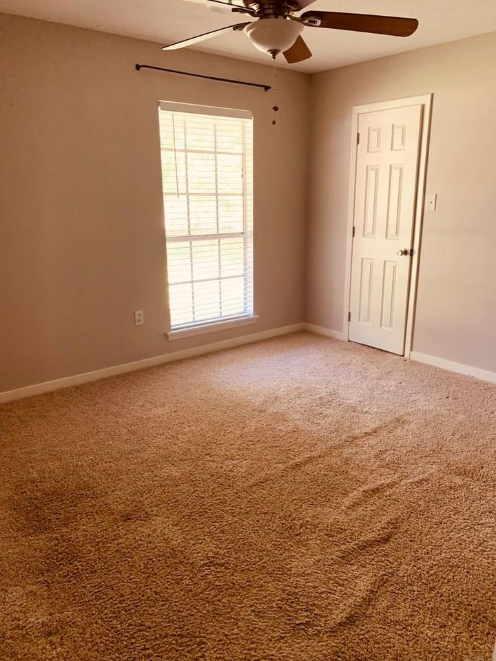 107 Oak Grove Ct - Photo 2 of 12