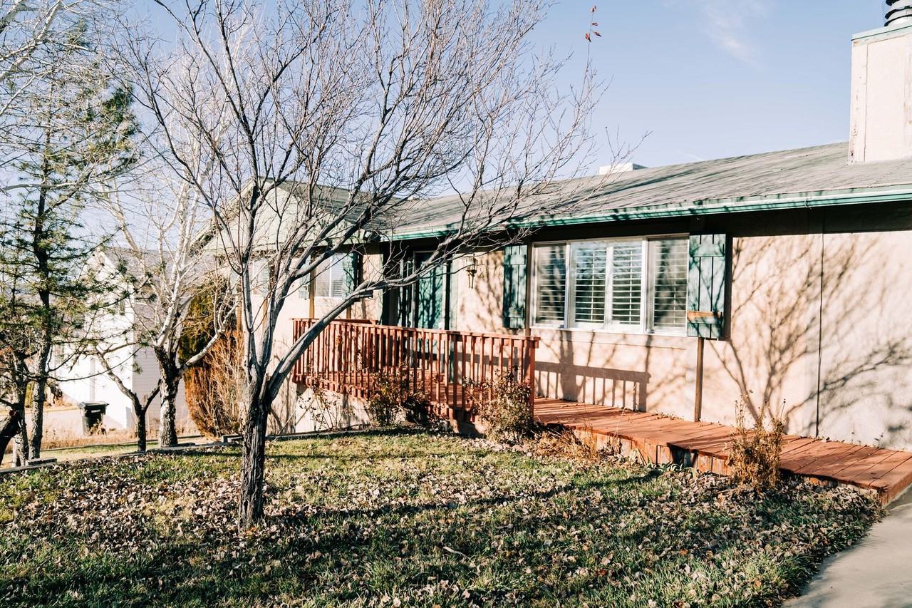 2170 W Meadow St - Photo 4 of 47