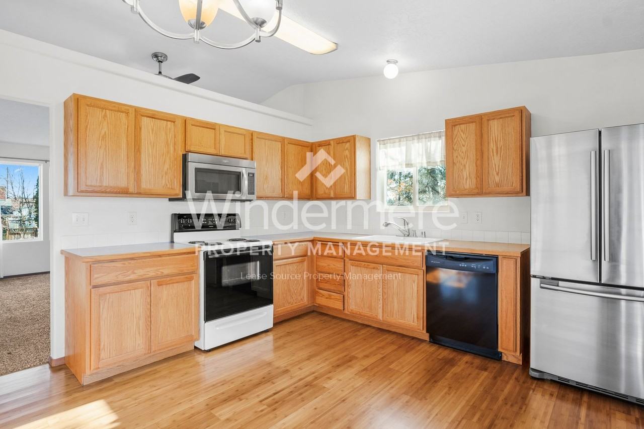 4811 N Stevens St - Photo 2 of 31