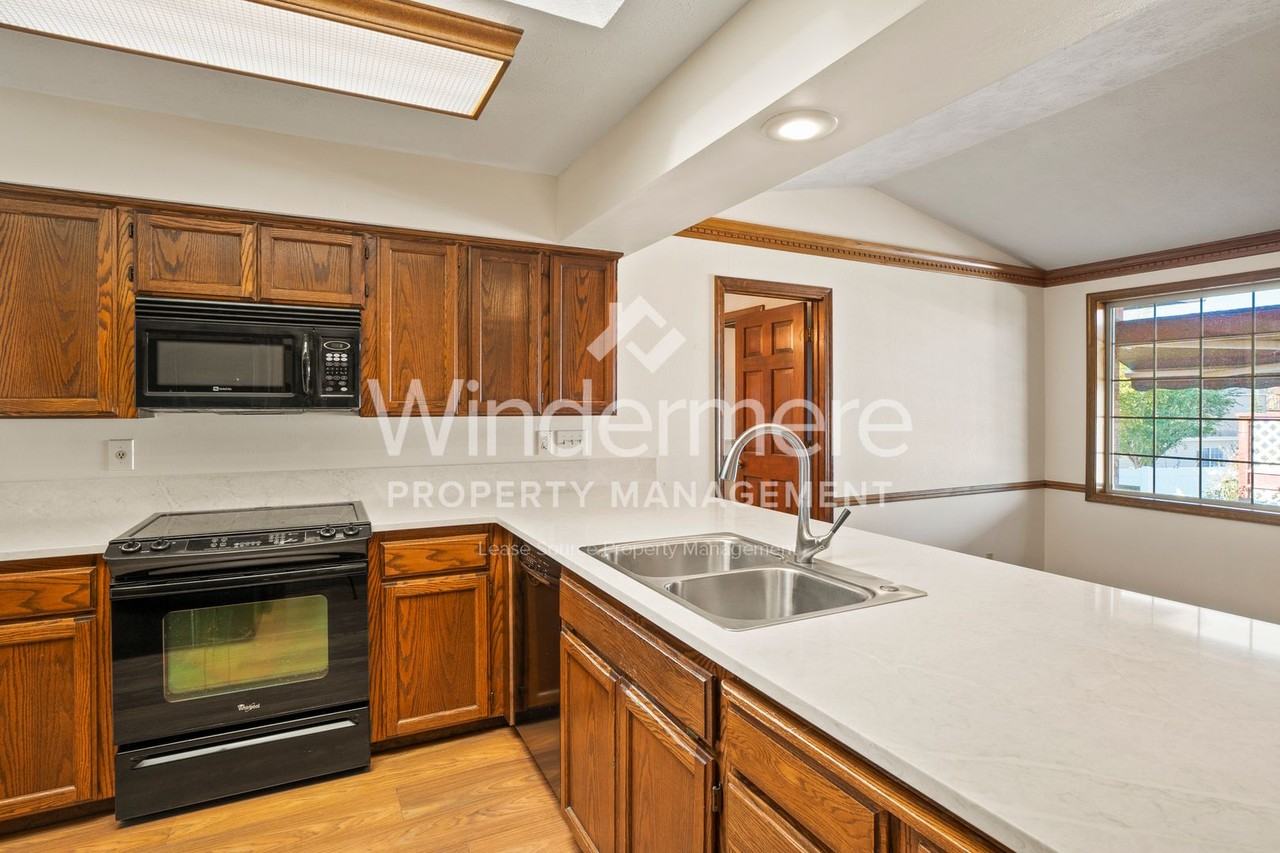 10435 N Iroquois Dr - Photo 2 of 41