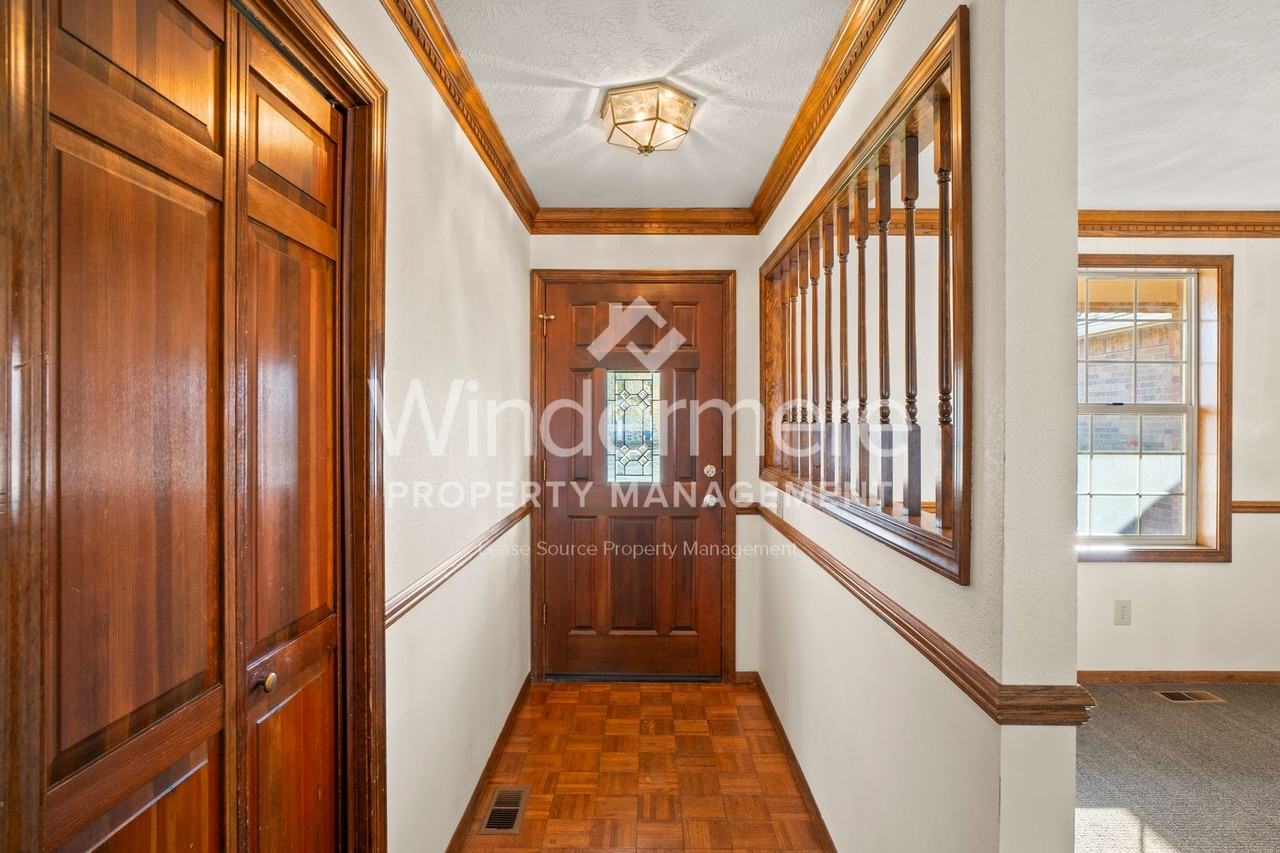 10435 N Iroquois Dr - Photo 3 of 41