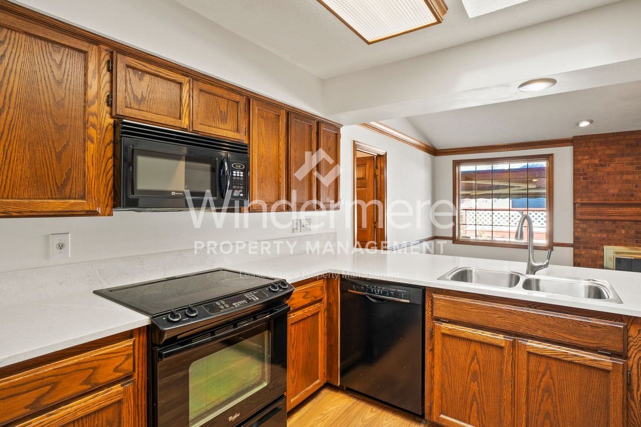 10435 N Iroquois Dr - Photo 5 of 41