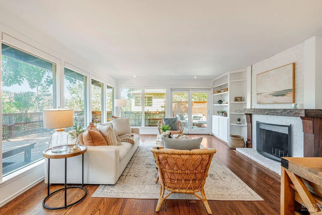 21 Pleasant Ln - Photo 2 of 35