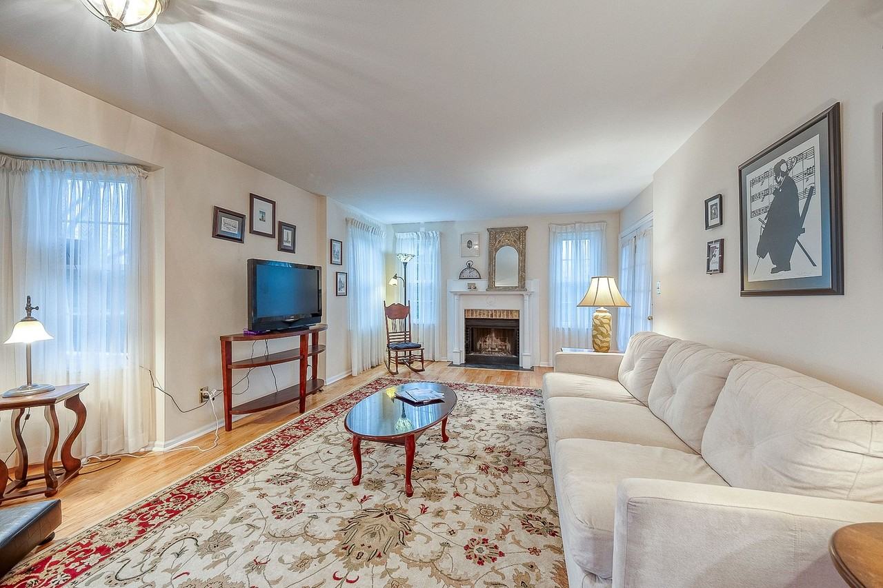 1547 Merion Ln - Photo 3 of 23