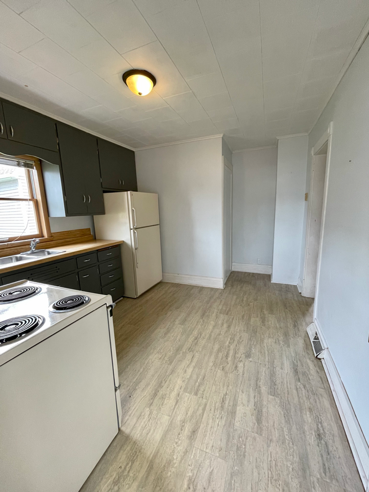 1814 W Main St - Photo 3 of 7