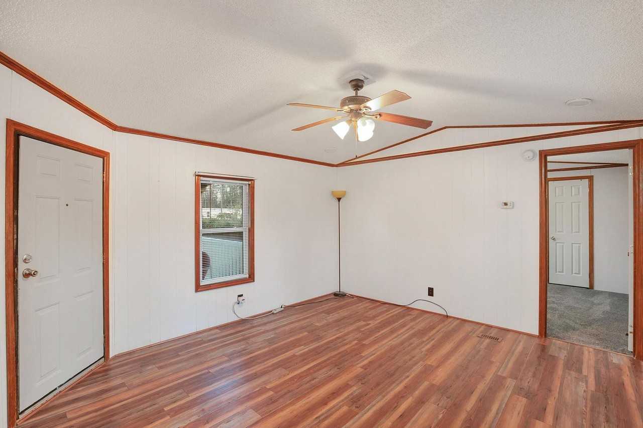312 Queens Rd - Photo 6 of 21