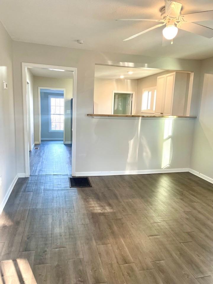 815 Vermont Ave - Photo 2 of 12