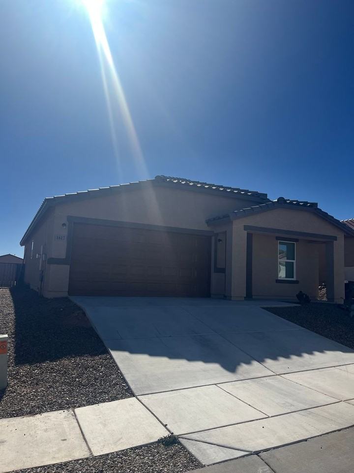 1617 W Cottonwood Bluffs Dr - Photo 2 of 10