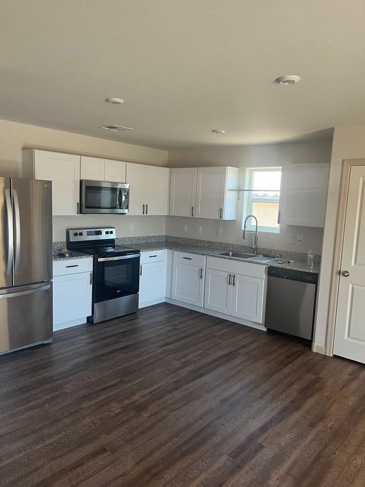 1617 W Cottonwood Bluffs Dr - Photo 5 of 10