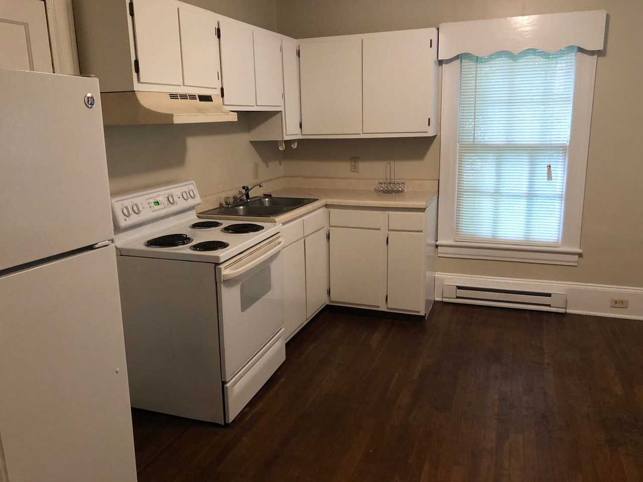 912 Lexington Ave Apt B - Photo 4 of 9