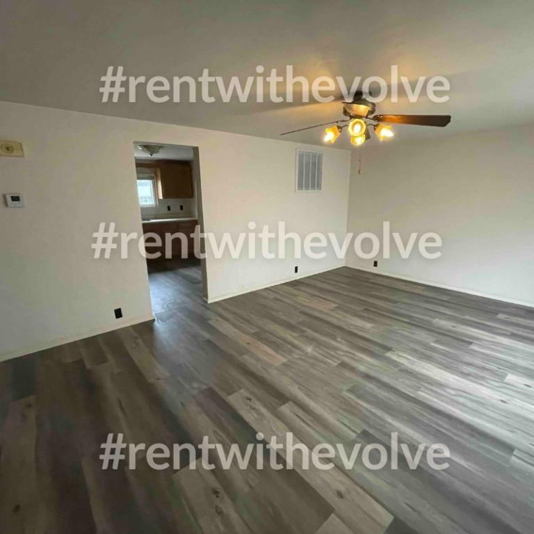 1111 S Miller Ave - Photo 2 of 10