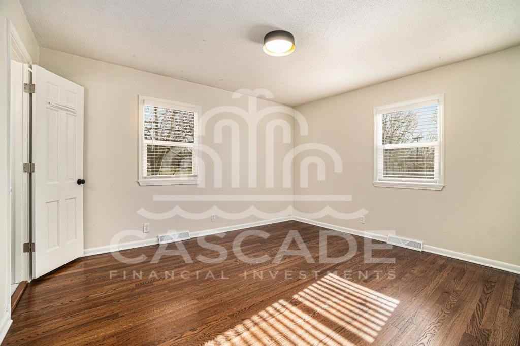 403 Nw Village Dr - Photo 7 of 17