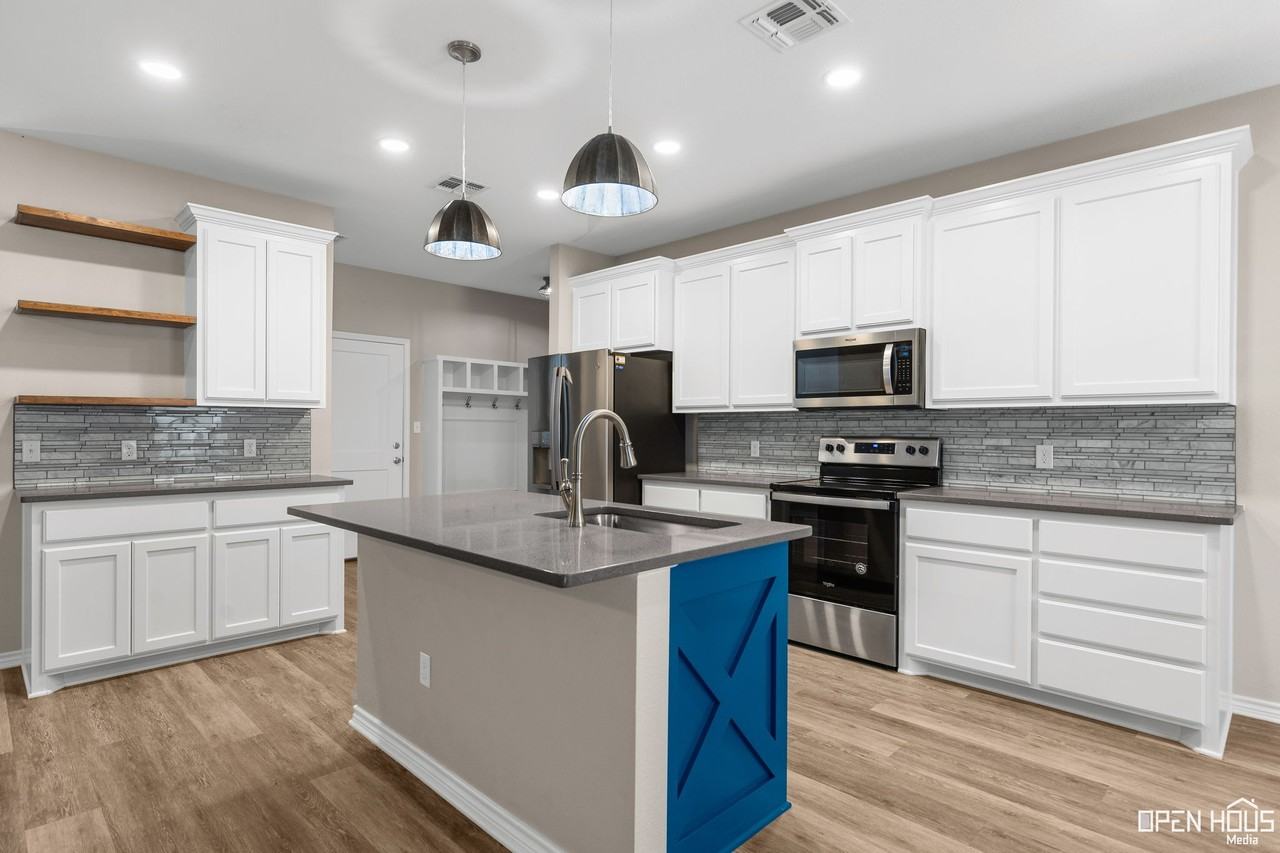 325 Driftwood Ln - Photo 4 of 26