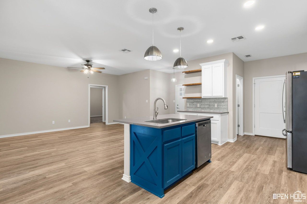 325 Driftwood Ln - Photo 7 of 26