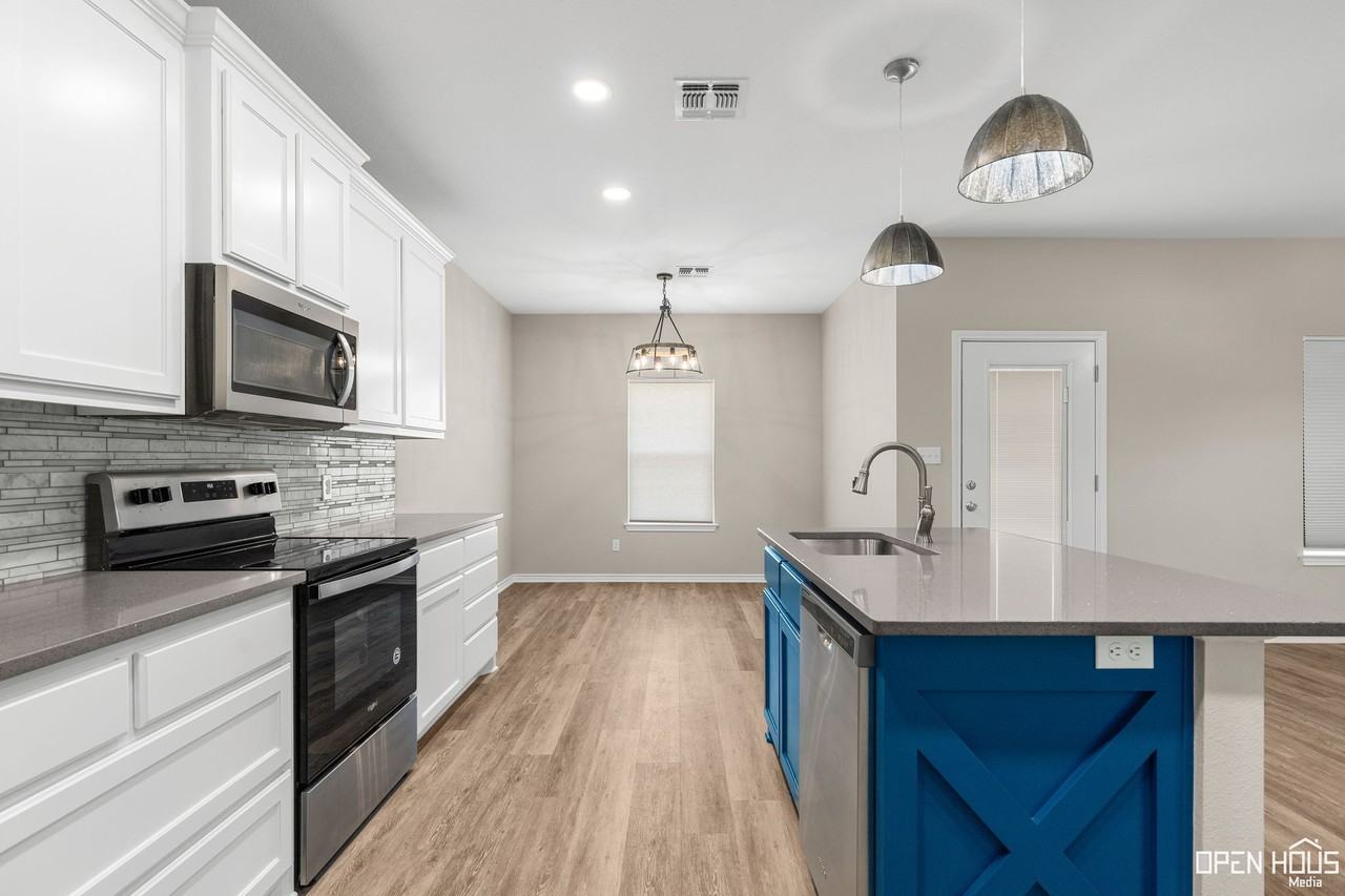 325 Driftwood Ln - Photo 7 of 26