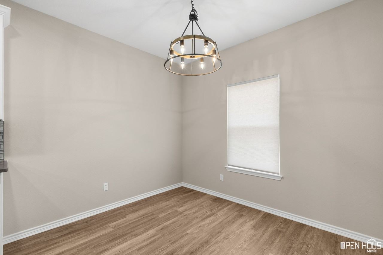 325 Driftwood Ln - Photo 5 of 26