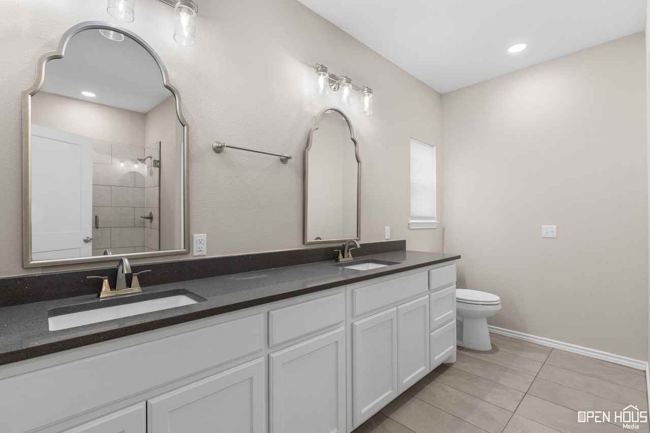 325 Driftwood Ln - Photo 3 of 26