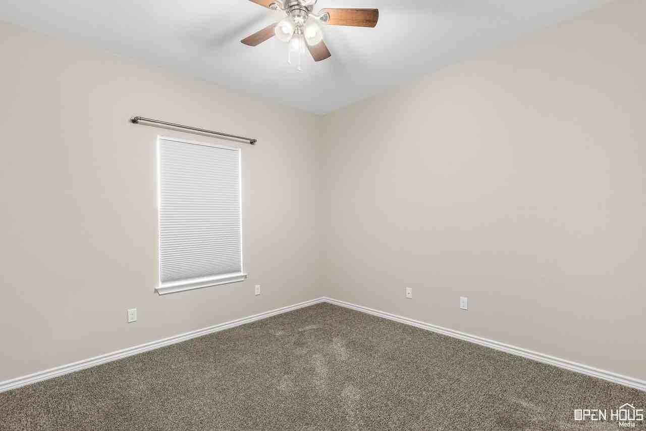 325 Driftwood Ln - Photo 5 of 26