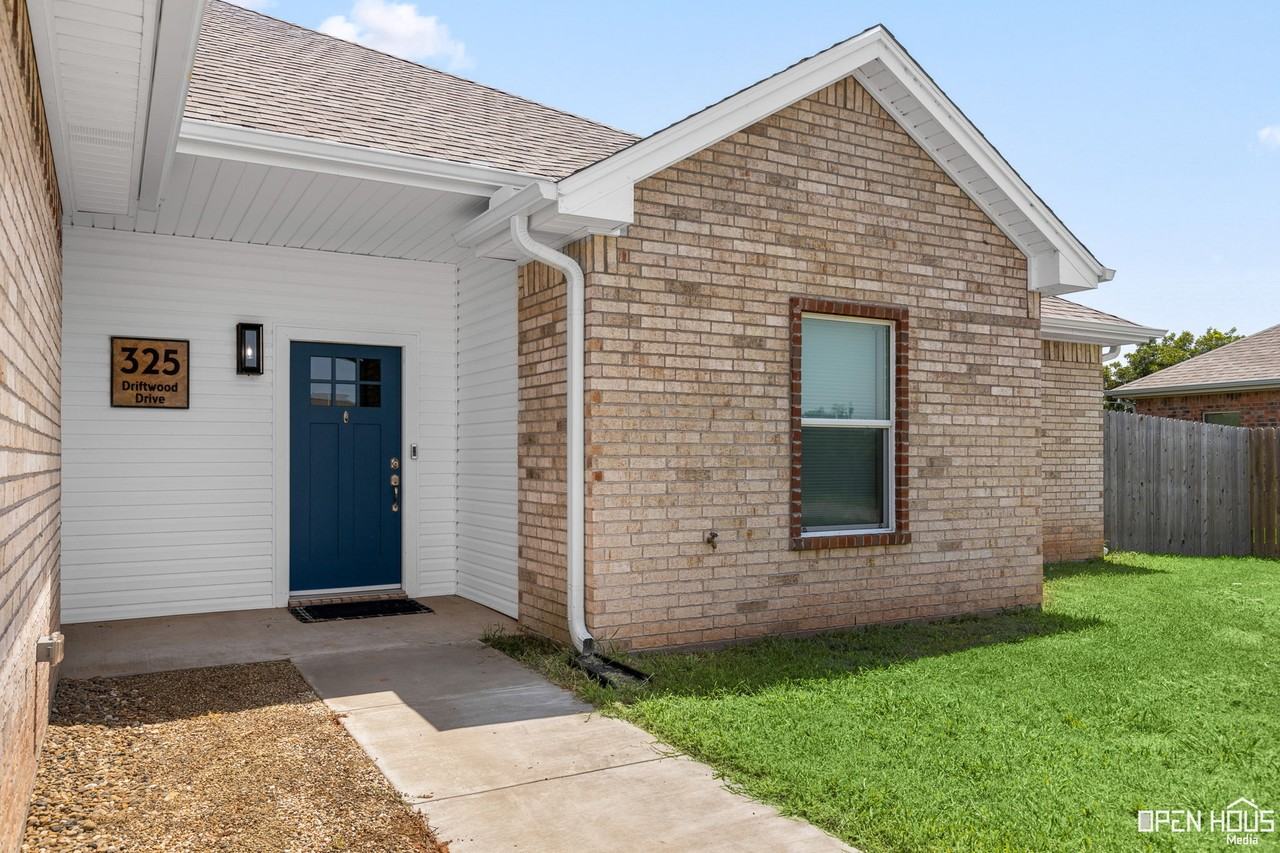 325 Driftwood Ln - Photo 7 of 26