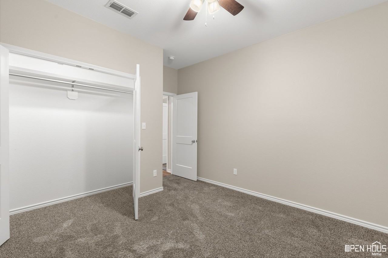 325 Driftwood Ln - Photo 3 of 26