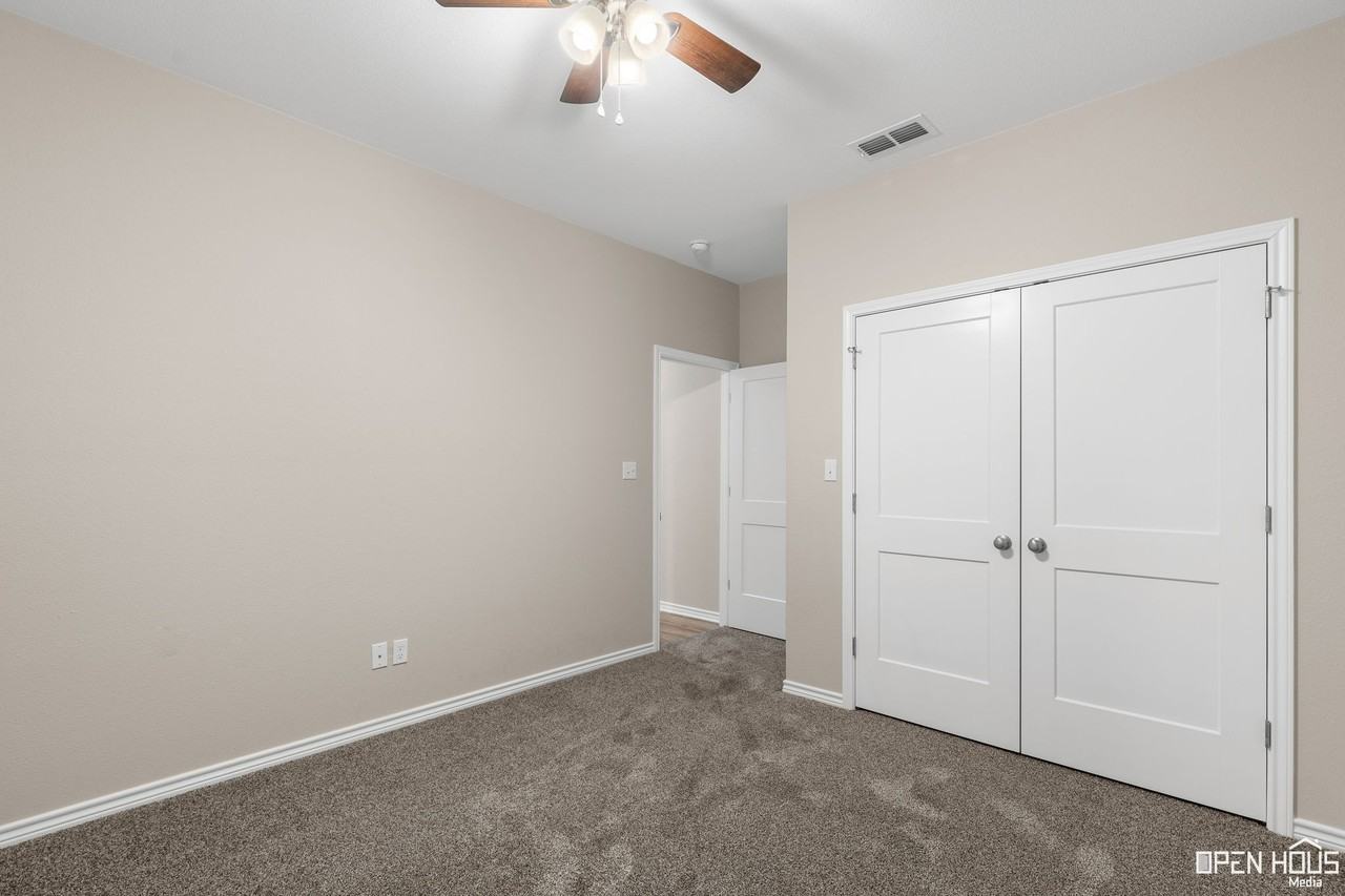 325 Driftwood Ln - Photo 2 of 26