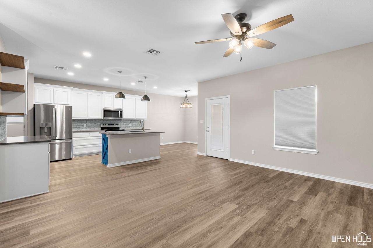 325 Driftwood Ln - Photo 2 of 26