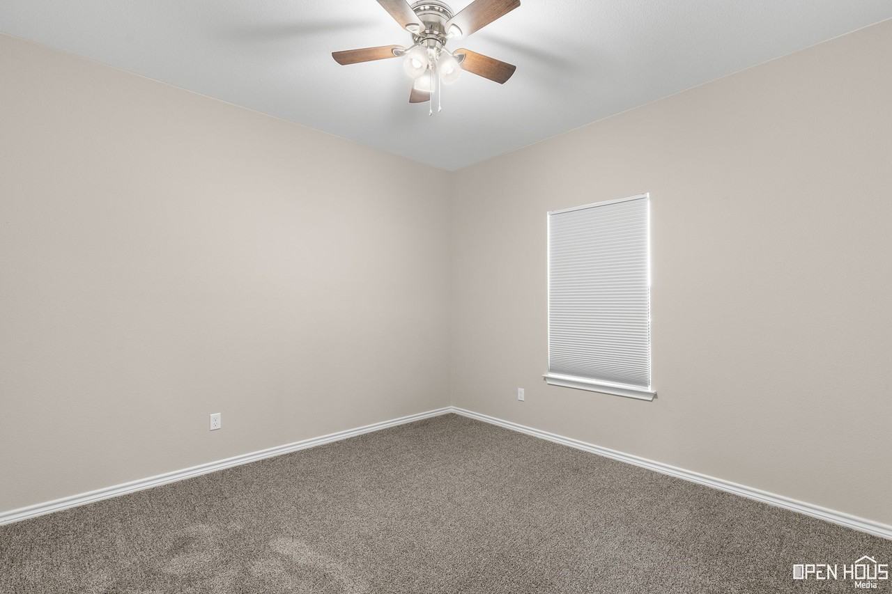 325 Driftwood Ln - Photo 6 of 26