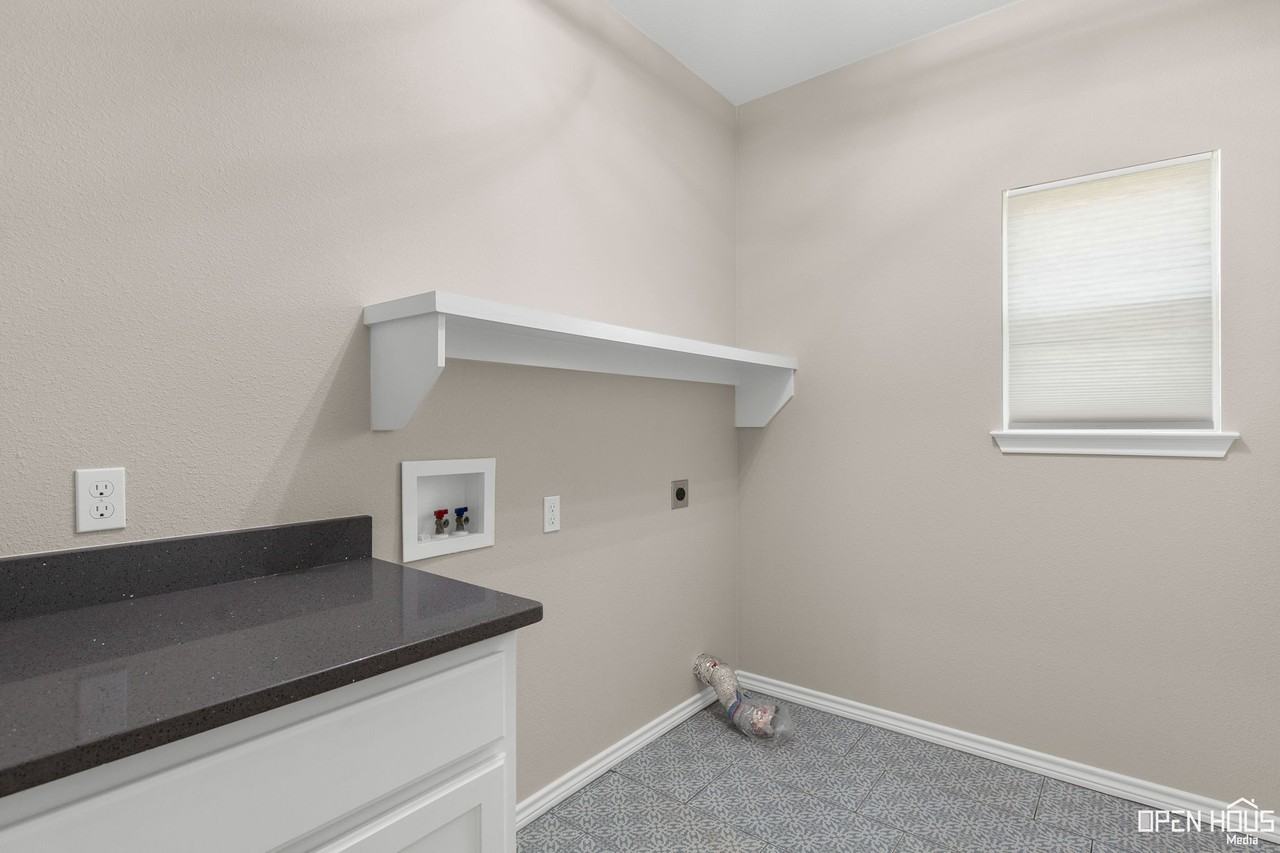 325 Driftwood Ln - Photo 6 of 26