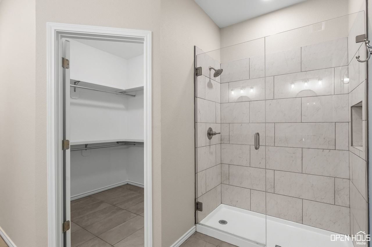 325 Driftwood Ln - Photo 3 of 26