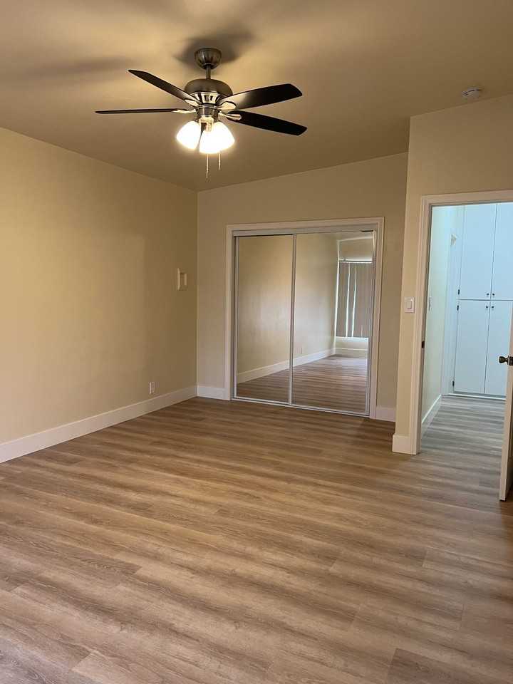 5424 Linden Ave #4 - Photo 3 of 5