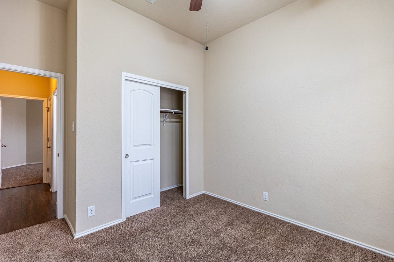 9023 Hubbard Hl - Photo 5 of 36