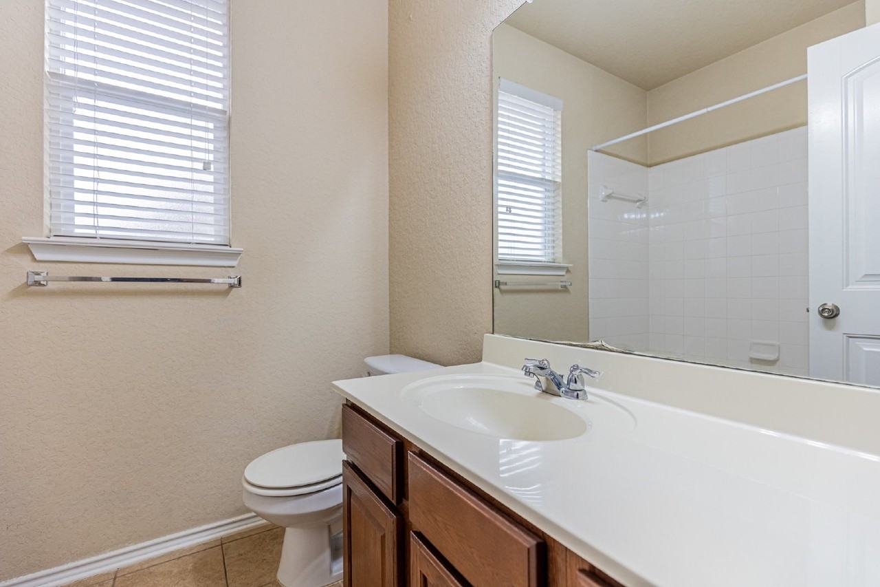 9023 Hubbard Hl - Photo 6 of 36