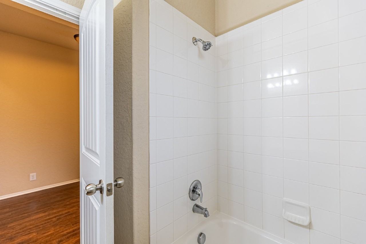 9023 Hubbard Hl - Photo 7 of 36