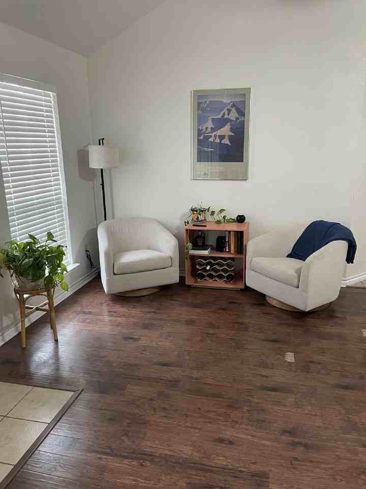 1221 W Hyman St - Photo 2 of 14