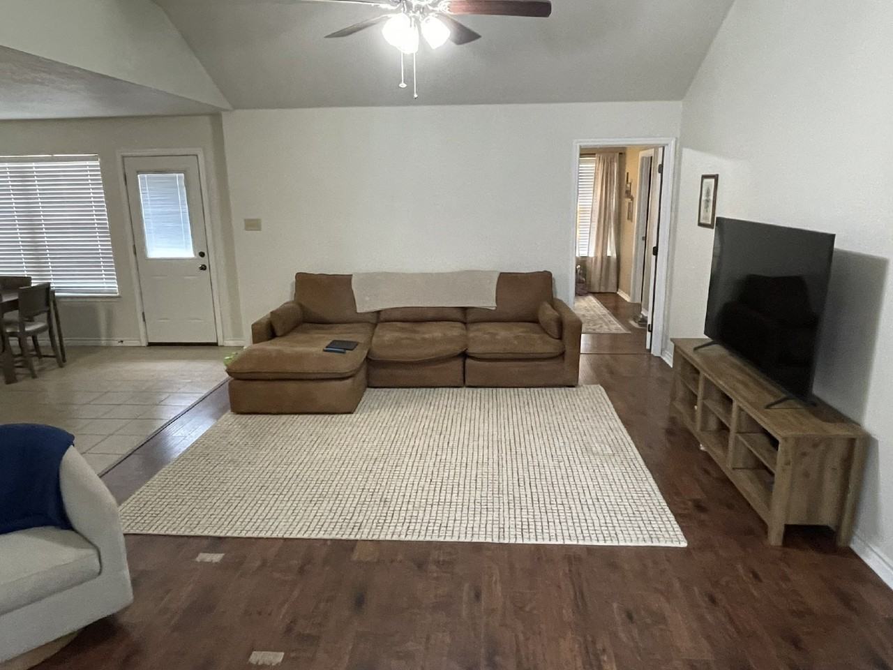 1221 W Hyman St - Photo 3 of 14