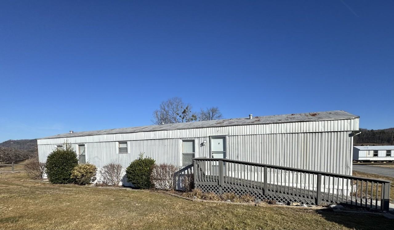 318 Friendly Cir - Photo 2 of 17