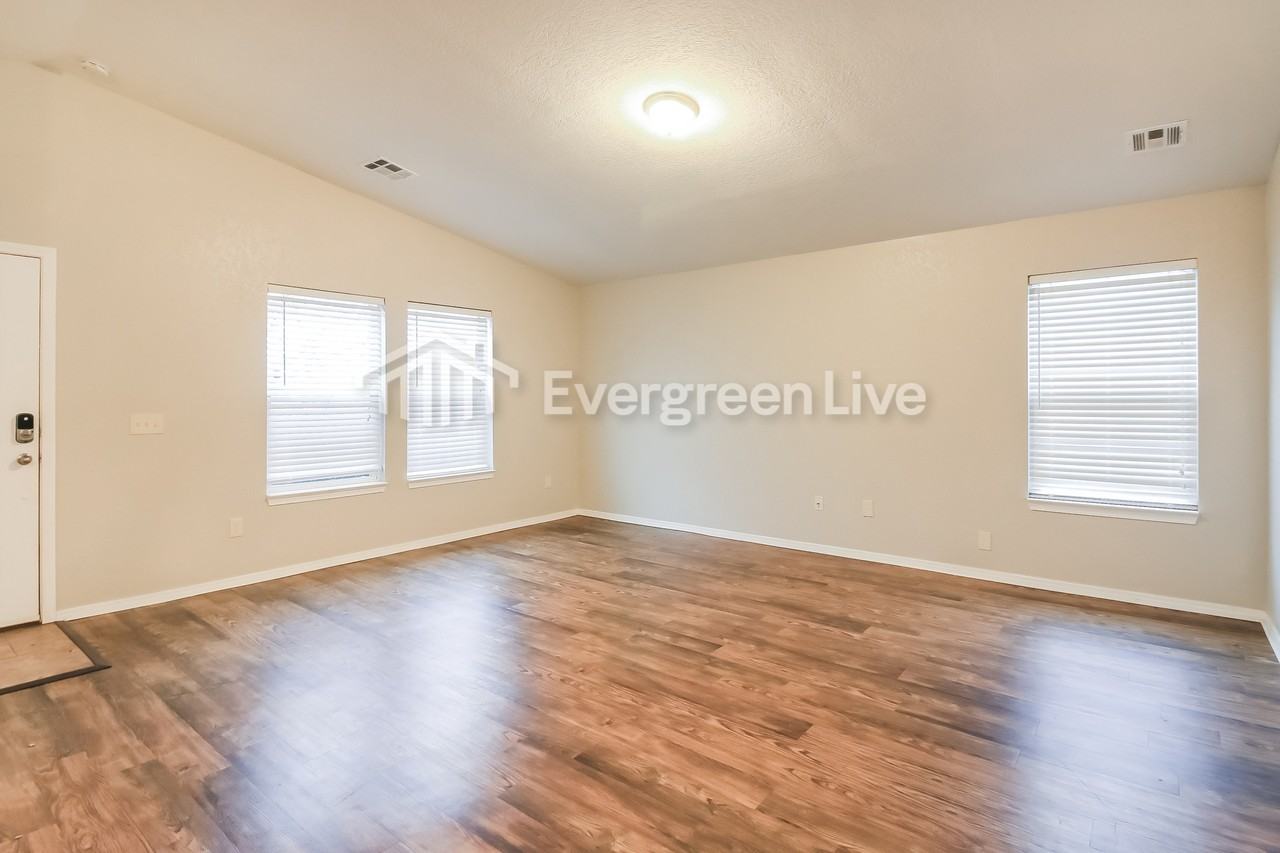 14913 Madder Dr - Photo 3 of 15