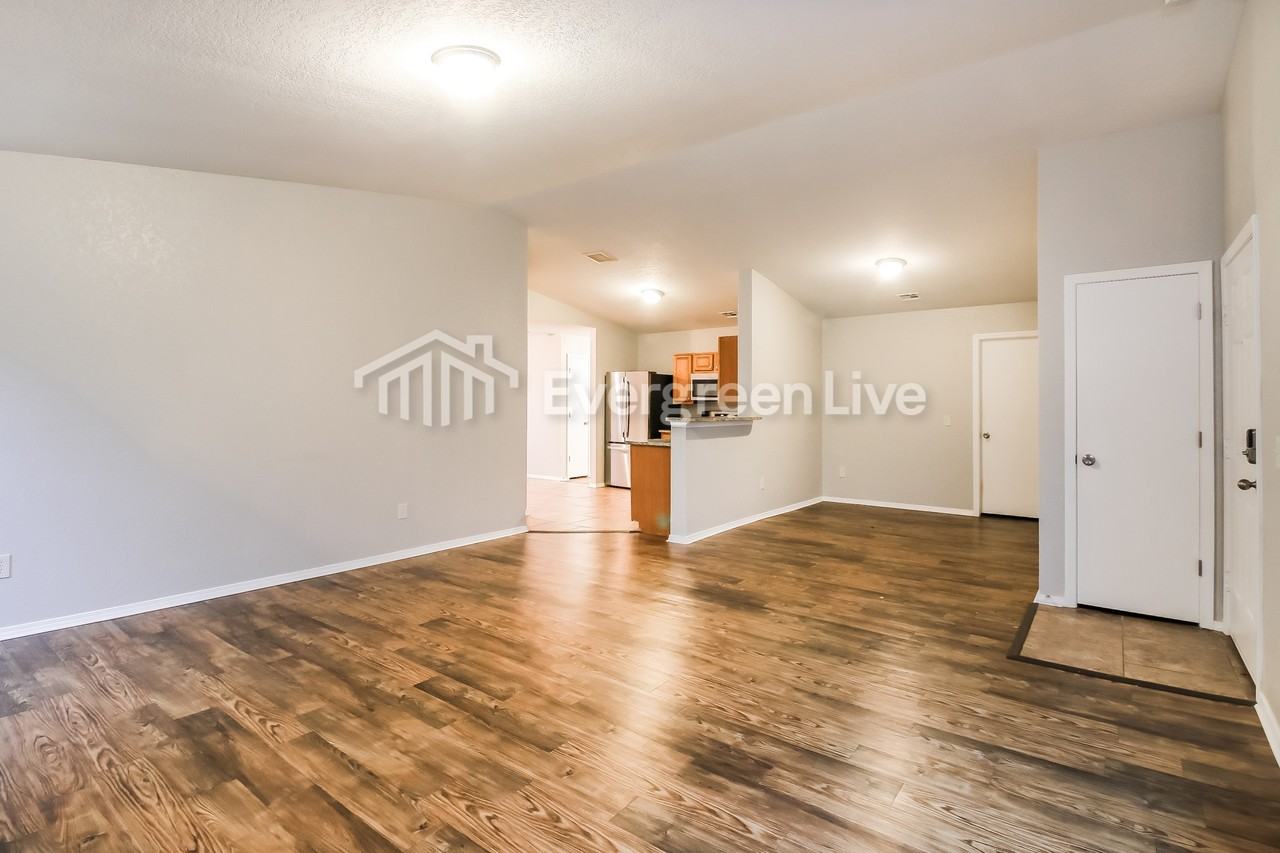 14913 Madder Dr - Photo 4 of 15