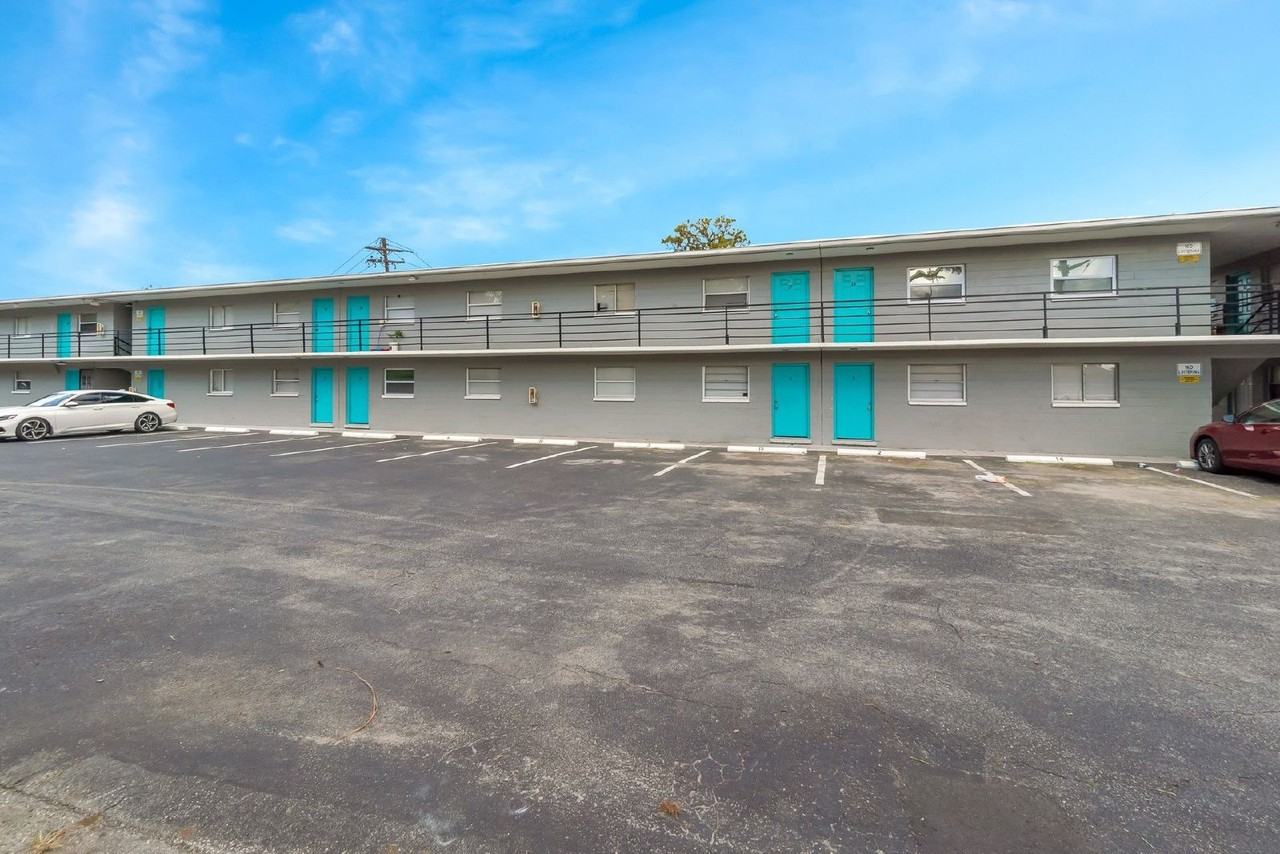 1404 South Deleon Avenue #2 - Photo 3 of 15