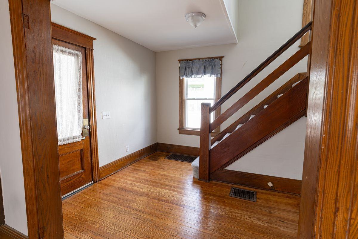 78 Lapham St - Photo 3 of 19