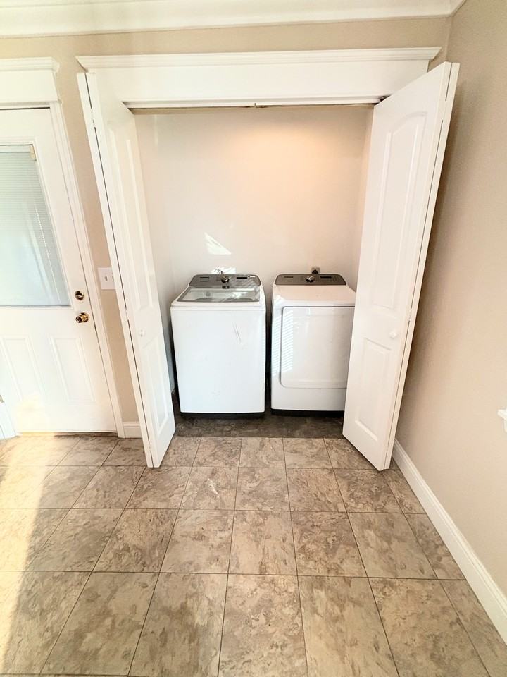 126 Raymond Dr - Photo 3 of 11