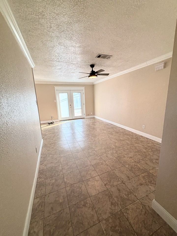 126 Raymond Dr - Photo 4 of 11