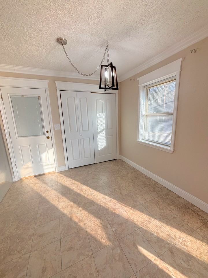 126 Raymond Dr - Photo 5 of 11