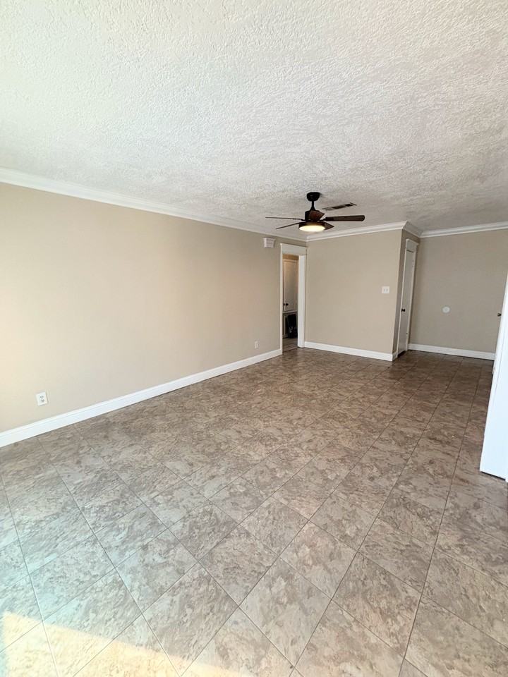 126 Raymond Dr - Photo 6 of 11